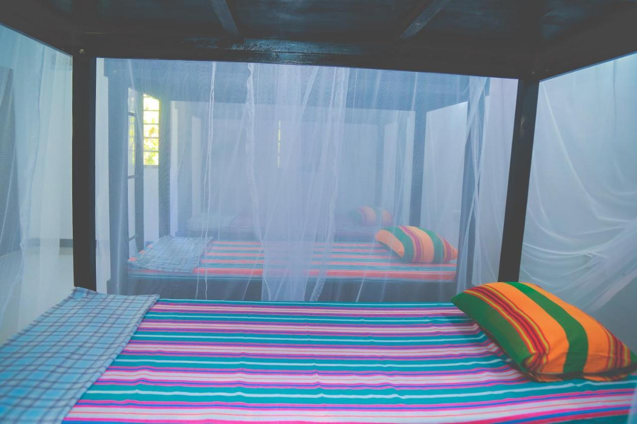 Hikka Surf Hostel Hikkaduwa Exterior photo